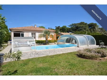 villa plain-pied piscine double garage terrain 1700m2