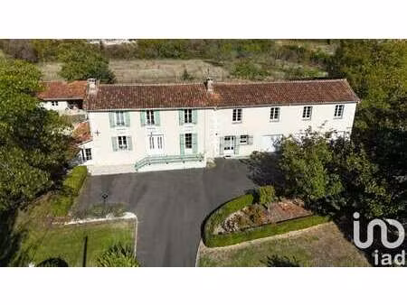 vente maison à montmoreau-saint-cybard (16190) : à vendre / 210m² montmoreau-saint-cybard