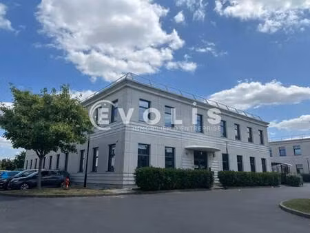 location bureaux 276 m² à 907 m²