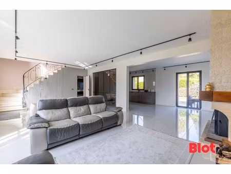 a vendre par blot à vezin-le-coquet maison 5 chambres 198m2 terrain 766m2 sud sous-sol ent