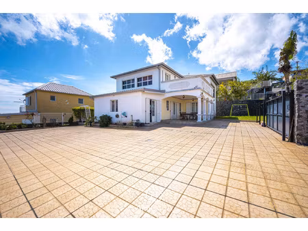 location maison 5 pièces 185m² la possession 97419