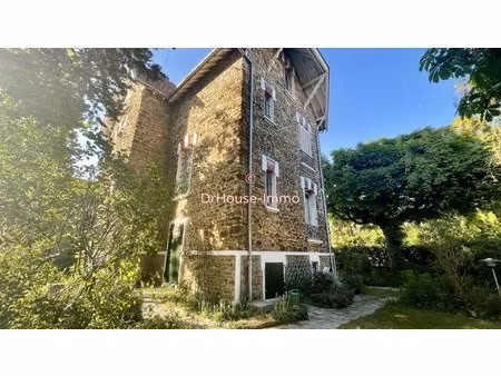 propriété de caractère 7 pièces 190 m2 habitable avec 3 dépendances -93250 villemomble