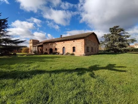 ancienne ferme renovee en partie