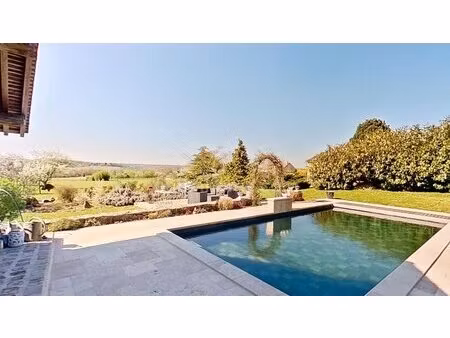 coulommiers à 10 km - longère briarde de 10 pièces sur une parcelle de 8700 m²