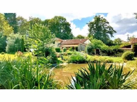 charmante maison en pierre rénovée  mare  ruisseau  vue magnifique  dépendance – charente