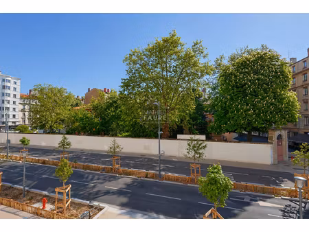 t4 - lyon 3 - métro garibaldi / gambetta