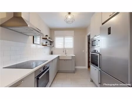 en exclusivité appartement traversant 3 pièces rénové 53 m2 stationnement et cave