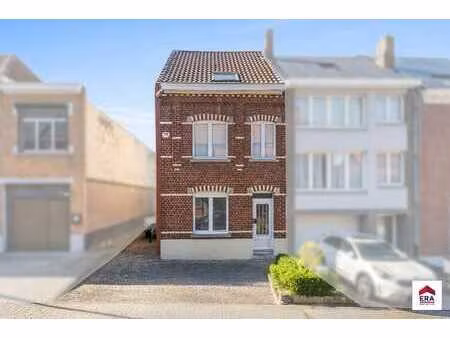maison 3 façades rénovée avec 4 chambres et jardin à beersel
