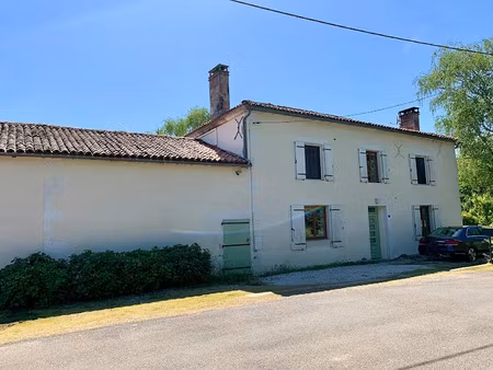 vente maison 6 pièces 161 m² à champagne-mouton (16350)  286 200 €