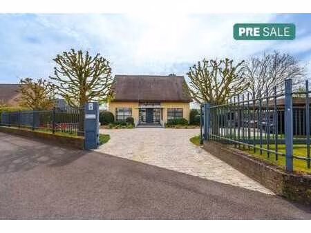 villa de 2300 m² avec quatre chambres à vendre à heule !