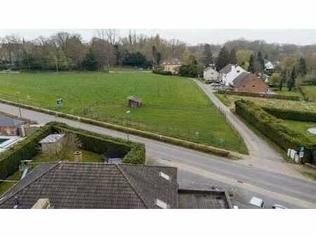 a vendre: terrain constructible pour maison 4 façades