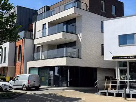 appartement bovenste verdieping met ruim terras in centru...