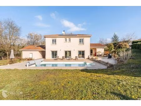 maison familiale élégante au cœur du beaujolais – 220 m2 d'espace de vie raffiné