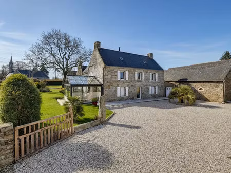 vente ferme 15 pièces 360 m² à scaer (29390)  880 000 €