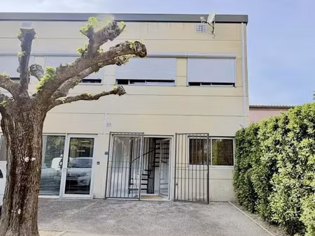 location appartement 3 pièces 72 m² à vaison-la-romaine (84110)