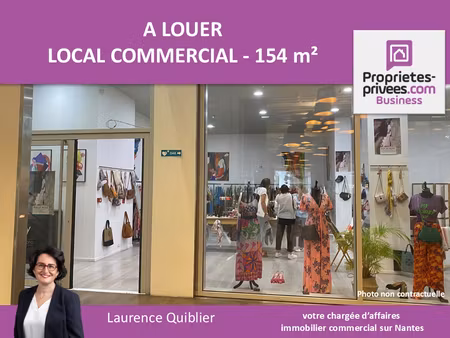 nantes centre - local commercial pmr  154 m²  grande vitrine