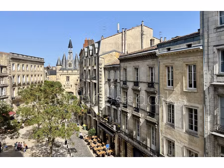 bordeaux place du palais - appartement ancien a rénover dans