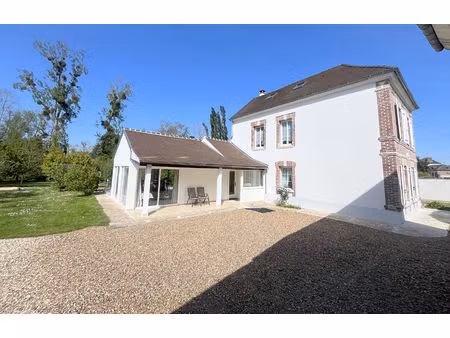 propriété de caractère avec dépendances et 3000 m² de terrain - 175m² surface habitable ? 