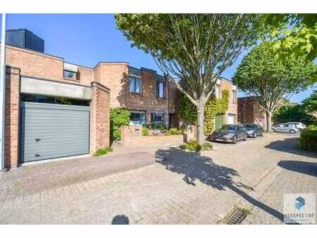 ruime goed onderhouden woning met 3 slpk en tuin