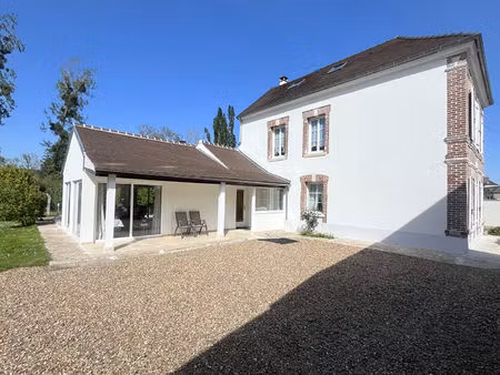 propriété de caractère  3000 m² de terrain - 175m² surface habitable  proches des axes rou