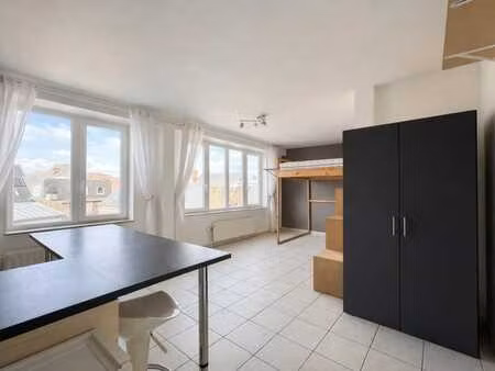 grand studio en plein centre-ville de namur !