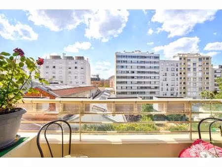magnifique appartement en étage élevé avec balcons et asc