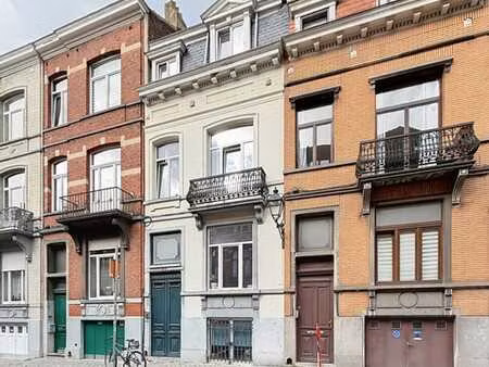 saint-gilles : belle maison de maître rénovée en 2021