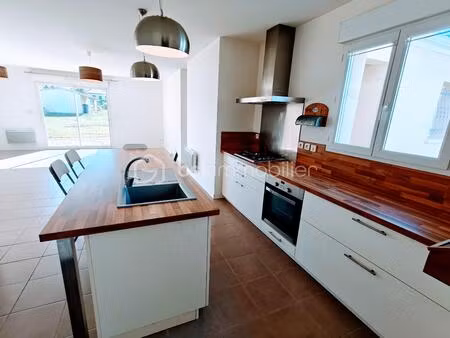 pavillon de 92 99 m² à ruffec