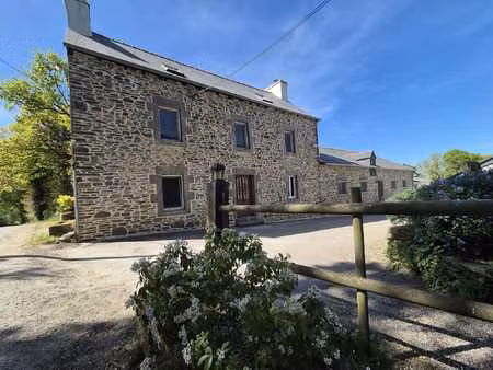 vente charmant corps de ferme avec deux habitations et nombreuses dépendance