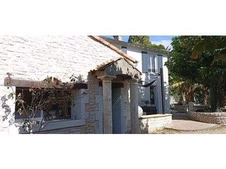 coup de cœur assuré à vouillé – maison de charme d environ 150 m² avec grand terrain arbor