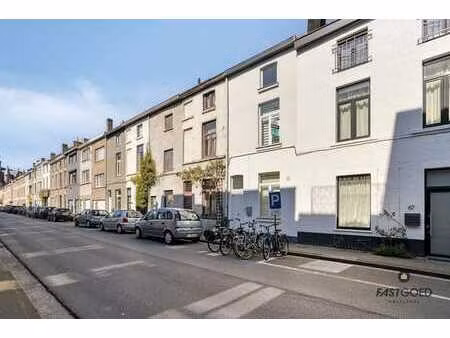 compleet gerenoveerde stadswoning in populaire volkswijk