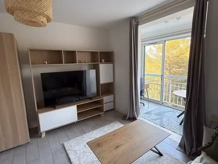 ◊ studio meublé 25 m² – lumineux – loggia avec bureau – aix-en-provence (les milles / st h