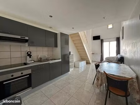 grand studio mezzanine pour entreprise locale