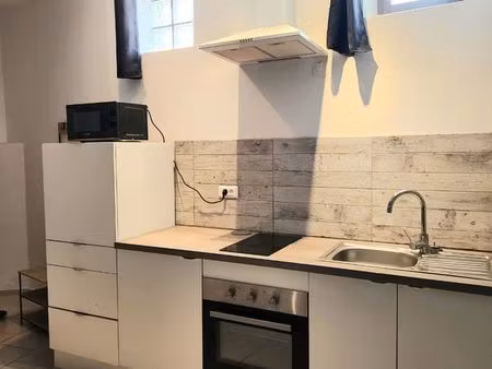 beau studio meublé bien équipé