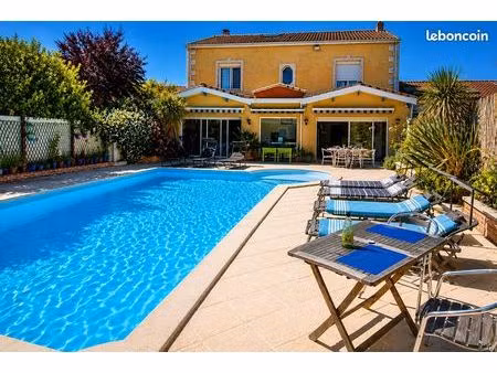 location piscine privée ? une parenthèse détente & fraîcheur dans un jardin à l’anglaise