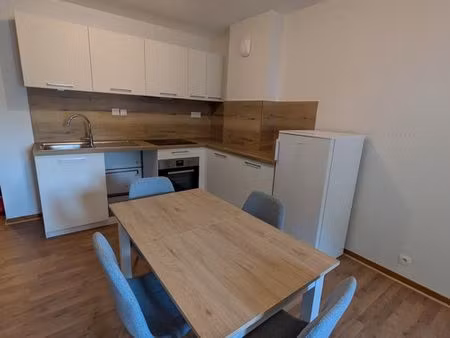 t3 meublé cosy – centre chamoux-sur-gelon – 2 chambres – 710 cc