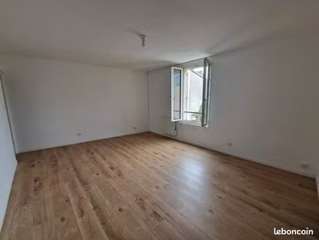 location 33m2 - st laurent de la plaine