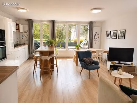 t4 84m² lumineux + terrasse 15m² – 3 chambres – proche lac du héron