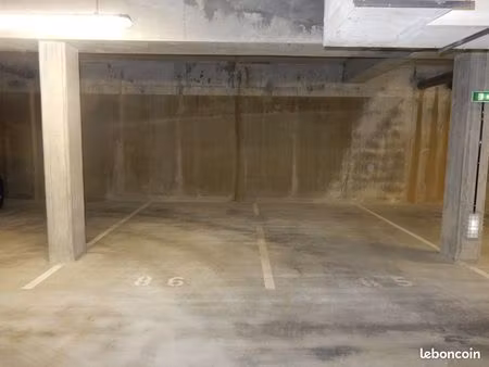 parking sous-sol à 50m du tram proche aéroport