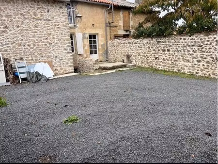 à louer – logement idéalement situé proche du bourg de smarves