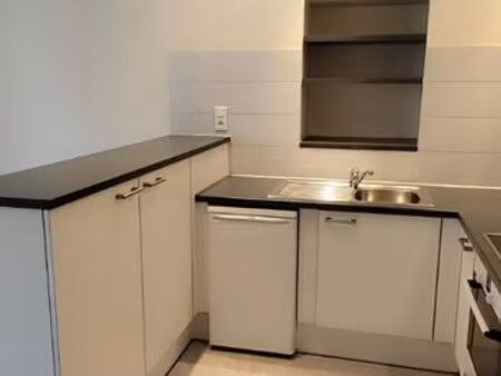 a louer joli appartement 2 pièces excellent état et très bien équipé