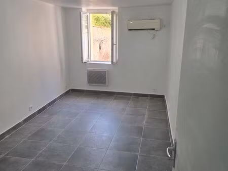 t1-t2 quartier conception la plaine 13005 charge compris eau électricité