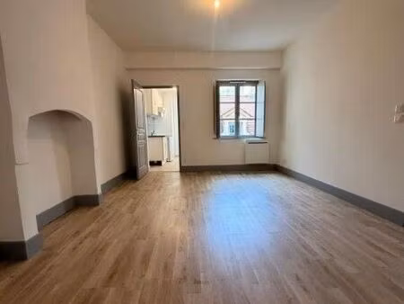 grand t2 lumineux au centre de saint-valérien