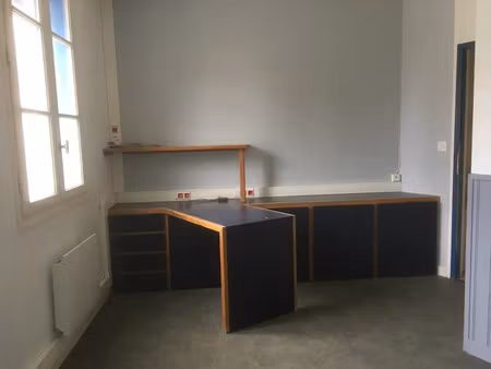 location locaux professionnels 0 pièces 26 m² à magne (79460)  380 €
