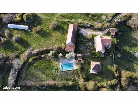 ancienne ferme en pierre rénovée/piscine/plan d'eau/ 12 ha/15mn nord est bergerac
