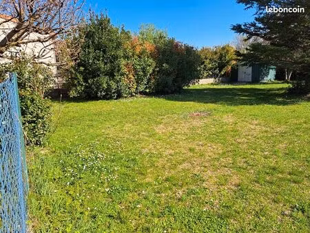 terrain 400 m² pelissanne