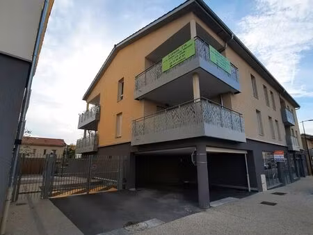 a louer box simple fermé en s/sol grandes dimensions