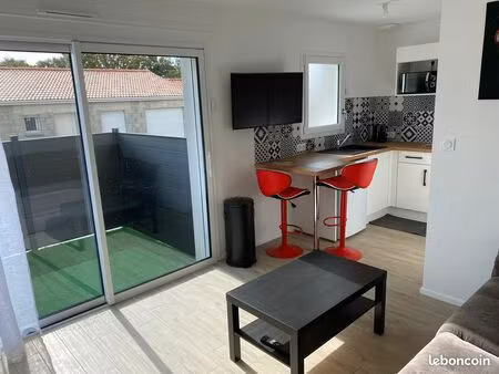 grand studio meublé haut standing de 25m2 dans petite résidence au calme