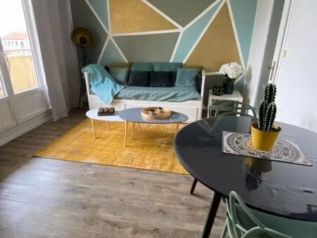 appartement 60 m2 t3-meublé-dernier étage -tout inclus- proche des commodités et transport