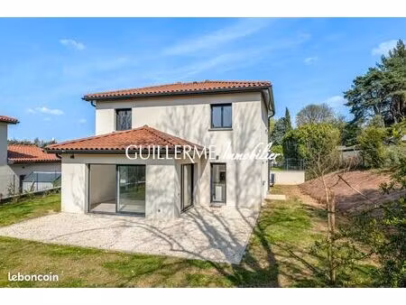 villa 5 pièces 140 m²